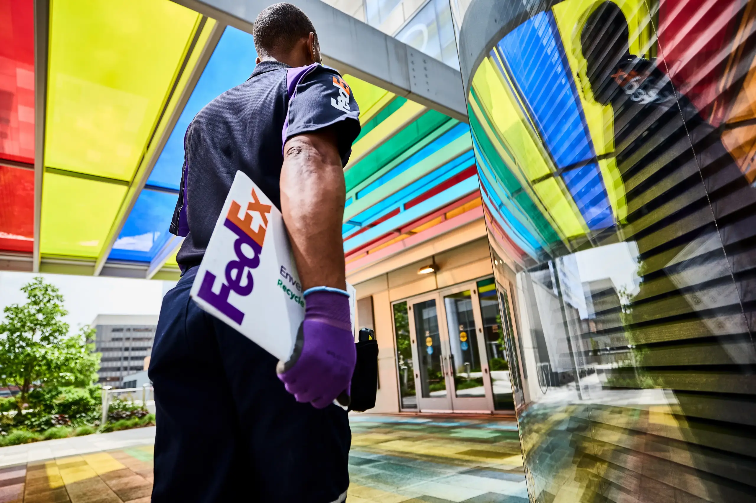 FedEx achieves 9x faster speed-to-market with AI-powered work ...