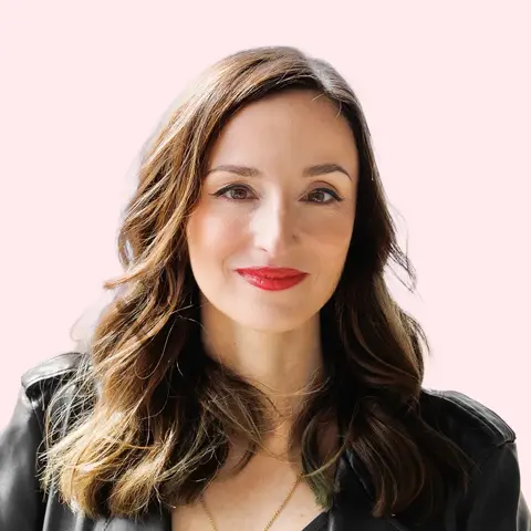 Headshot of Asana content marketing manager Lauren Johnson