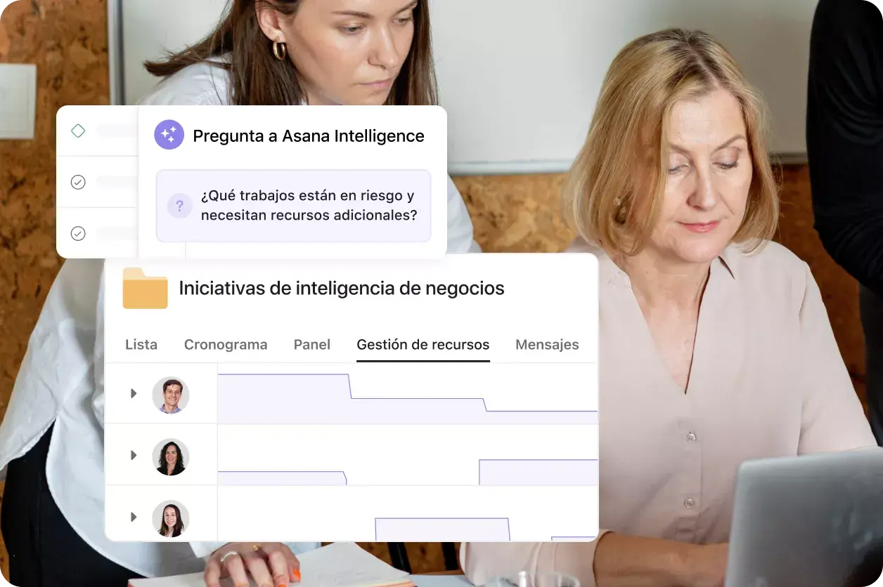 Imagen de dos empleados que usan Asana Intelligence: interfaz de usuario del producto de Asana