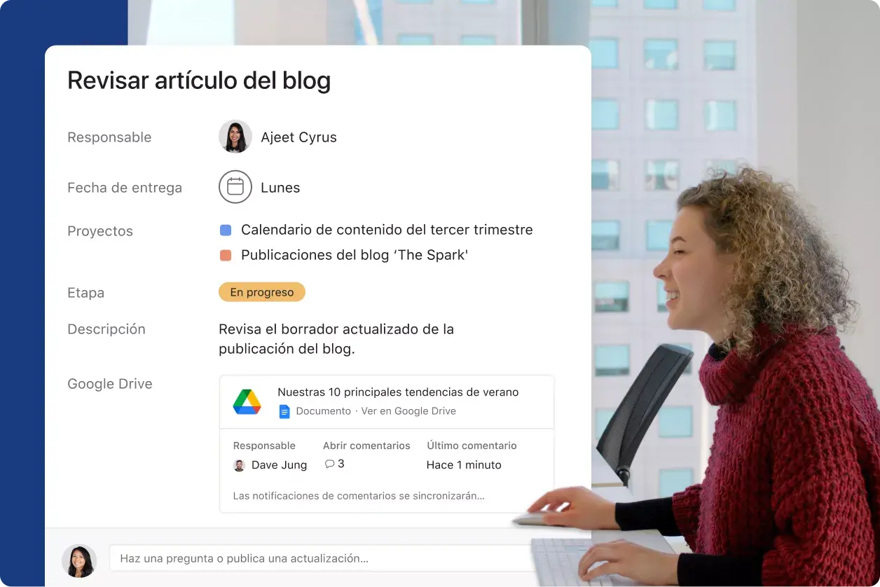 Interfaz de usuario de producto de Asana de empleado que trabaja en contenido